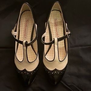 B.A.I.T black/cream kitten heal